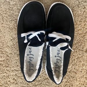 Gypsy Jazz black fur inline shoes. Size 8.5